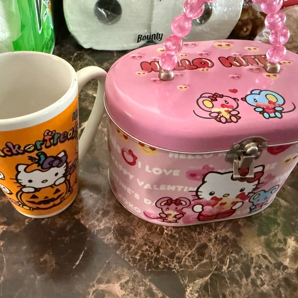 Hello Kitty Pink Lunchbox and Mug